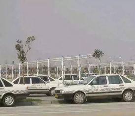 严重超载 溧阳一驾校教练车核载5人竟坐进7人