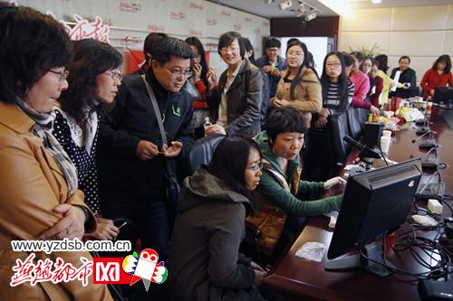 燕赵都市网：记者节前emc易倍体育为燕赵都市报采编人员免费验血测健康