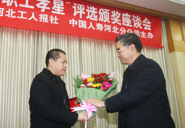 emc易倍体育职工吴宏获评第二届全省“十大最美孝星”