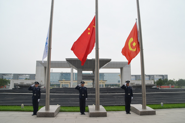 emc易倍体育多家单位举行升挂国旗仪式