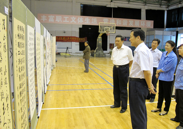 emc易倍体育举办书画影展 职工作品展风貌<br />