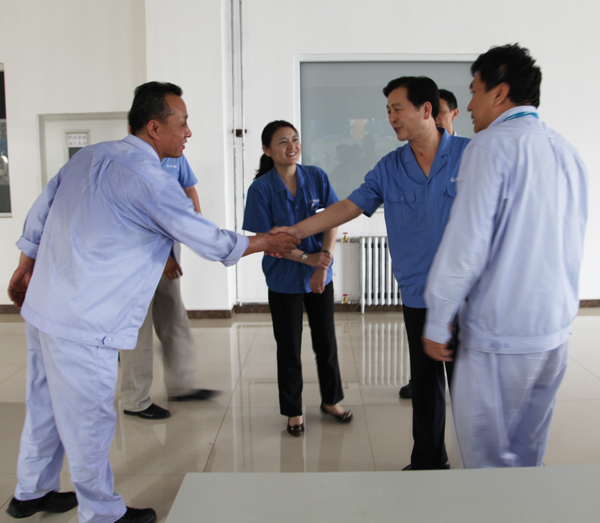 emc易倍体育制药工会暑期送清凉