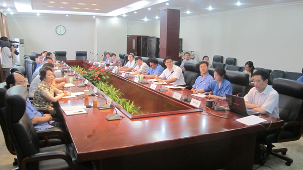 emc易倍体育制药集团党委召开中心组学习会<br />