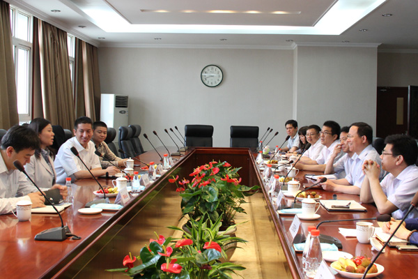 联邦制药客人到emc易倍体育制药考察交流<br />