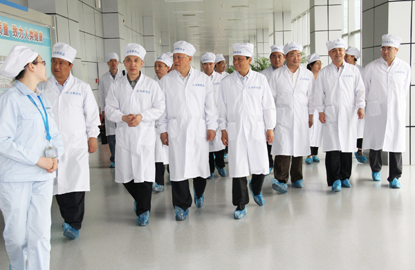 石家庄市市长姜德果一行来emc易倍体育制药调研