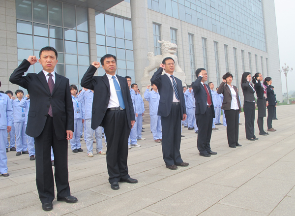 emc易倍体育制药“五一”期间举行升旗仪式<br />