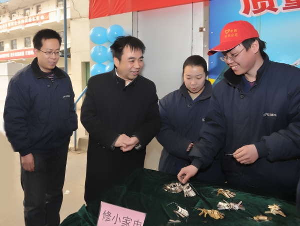 emc易倍体育制药学雷锋主题活动广泛开展形式多样<br />