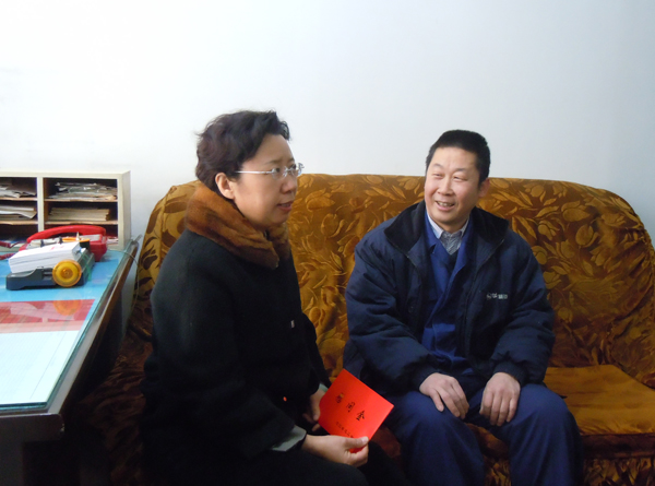 省市总工会领导到emc易倍体育慰问劳模