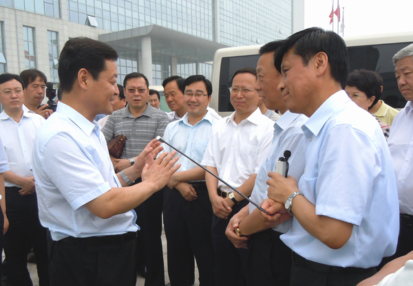 西安市党政考察团到emc易倍体育参观考察