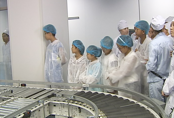 省会市民代表参观emc易倍体育新头孢工厂