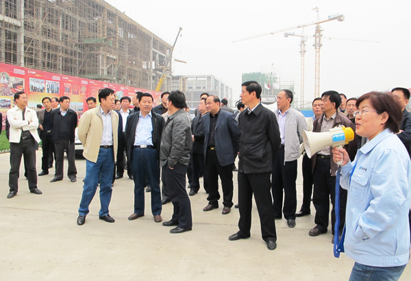 藁城市四大班子领导一行参观emc易倍体育新制剂项目