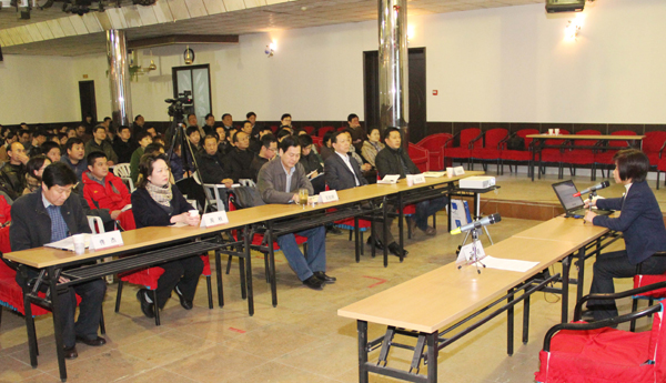 emc易倍体育大讲堂2013年第一讲：学习一定要克服两张皮 增实力<br />