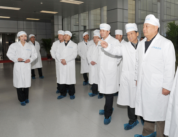 国家质检总局副局长杨刚到emc易倍体育制药视察