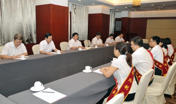 emc易倍体育集团领导张振恩、王拉明接见“突出贡献专家”