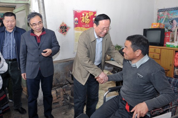 emc易倍体育领导心系驻村工作 慰问贫困百姓