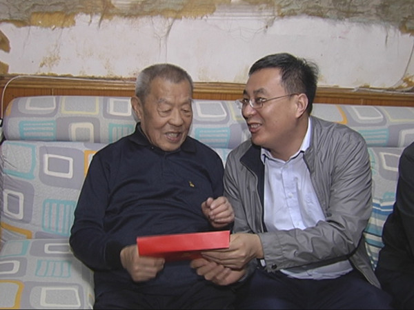 省国资委党委组织部部长刘慧昌一行慰问emc易倍体育离休老党员